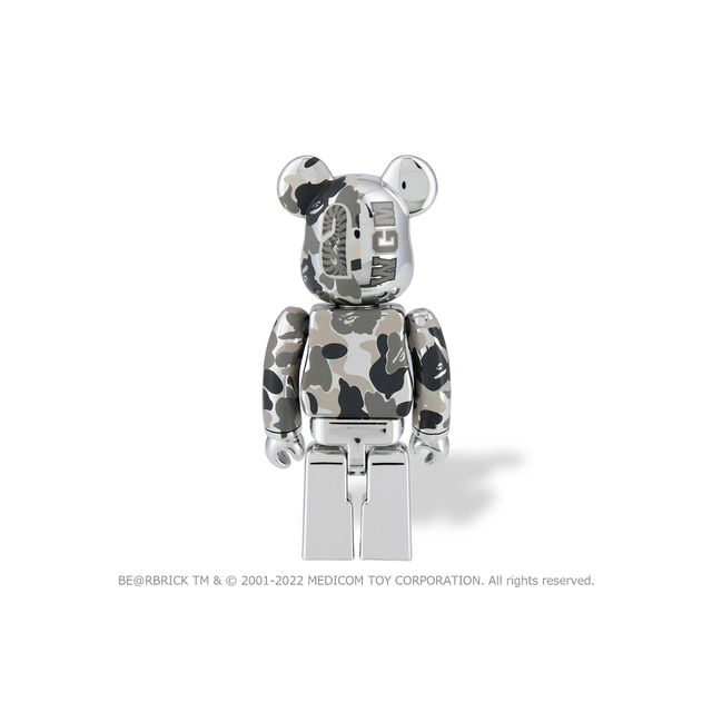 A BATHING APE(アベイシングエイプ)の新品 BAPE BE@RBRICK CAMO SHARK SILVER シルバー エンタメ/ホビーのおもちゃ/ぬいぐるみ(キャラクターグッズ)の商品写真