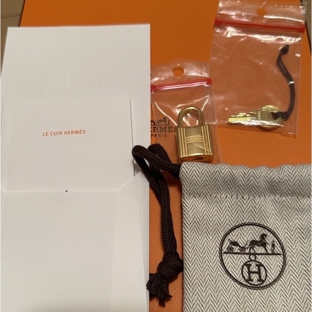 Hermes(エルメス)の新品未使用のHERMES ピコタン ロック MM ブルーニュイ 2022刻印 U レディースのバッグ(ハンドバッグ)の商品写真