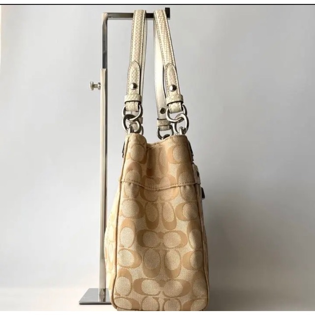 COACH(コーチ)のCOACH コーチ シグネチャー キャンバス トートバッグ ベージュ レディースのバッグ(トートバッグ)の商品写真