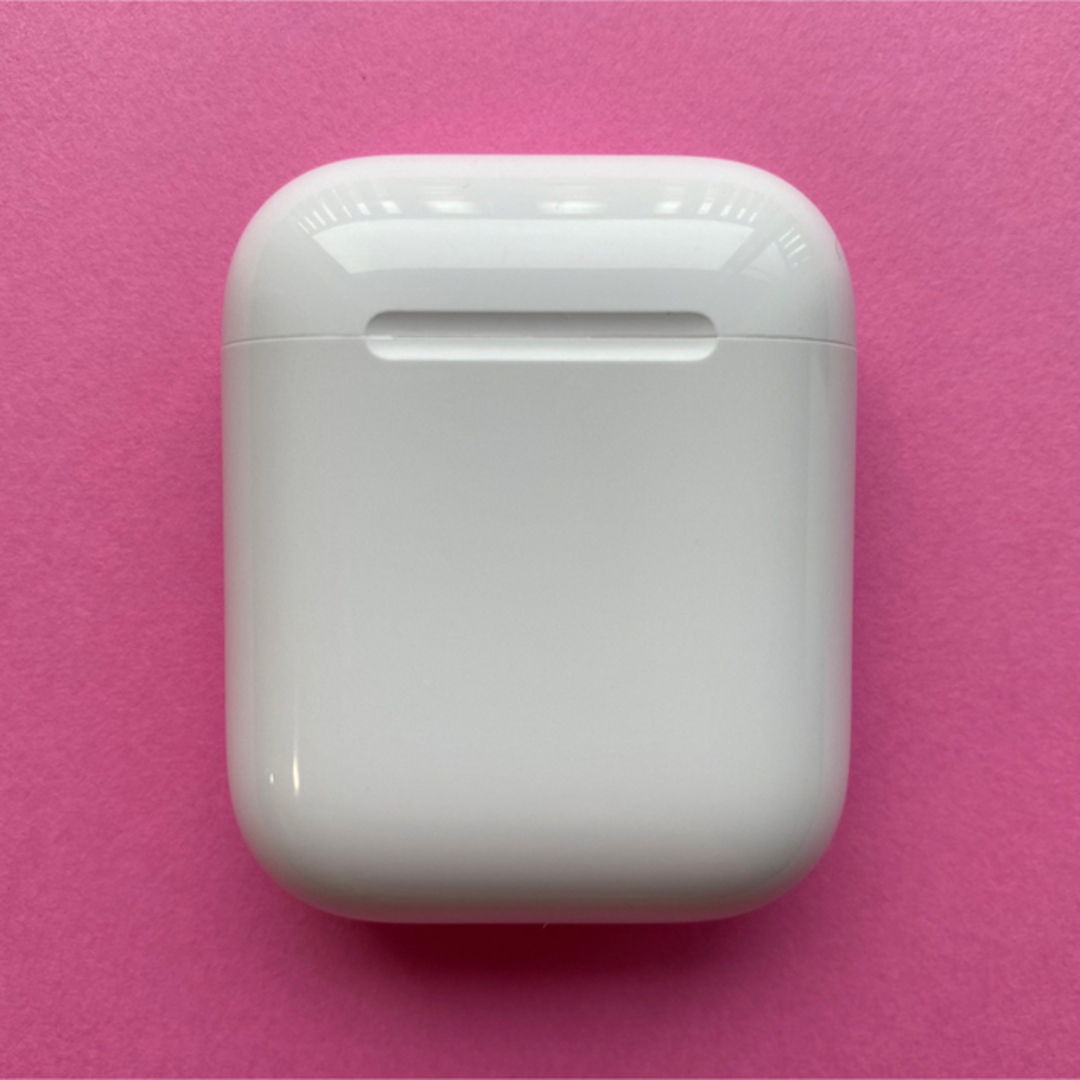 Apple(アップル)の《AirPods  充電ケースのみ》純正　第一世代　充電器　エアーポッズ スマホ/家電/カメラのオーディオ機器(ヘッドフォン/イヤフォン)の商品写真