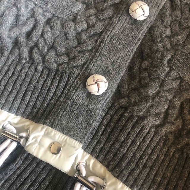 sacai(サカイ)のsacai バイカラー ニット カーディガン セーター  グレー x ホワイト レディースのトップス(ニット/セーター)の商品写真