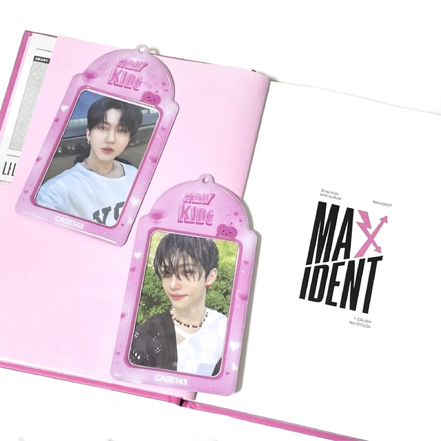 Stray Kids(ストレイキッズ)のStraykids  maxident cardholder Pink.ver エンタメ/ホビーのタレントグッズ(アイドルグッズ)の商品写真