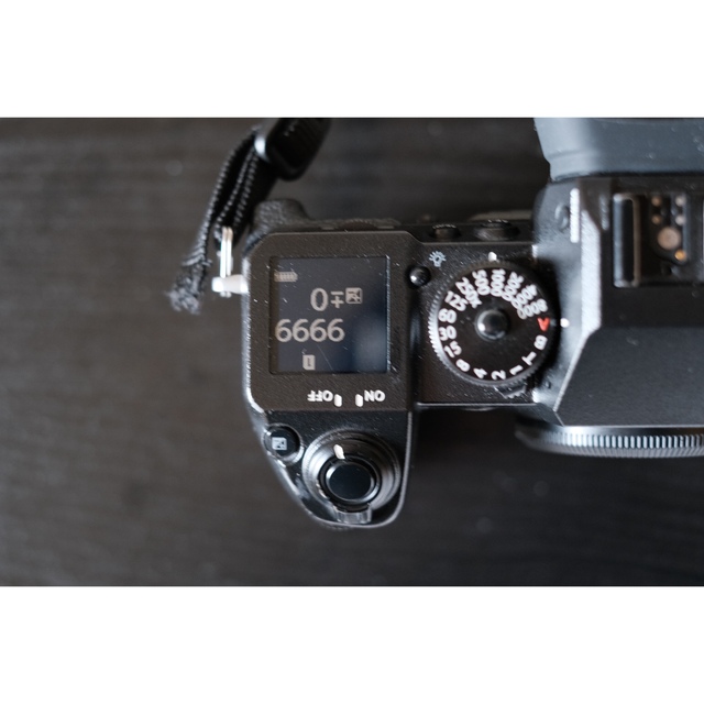 富士フイルム(フジフイルム)のフジフィルム FUJIFILM X-H1 ボディ 中古 スマホ/家電/カメラのカメラ(ミラーレス一眼)の商品写真