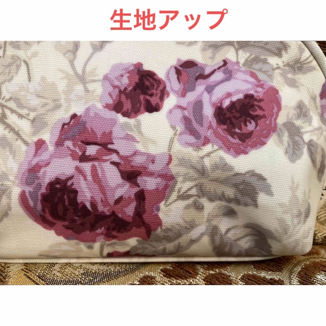 LAURA ASHLEY(ローラアシュレイ)の希少🎉新品タグ付き ローラアシュレイ コスメティックポーチ🌹ロージズ🌹 レディースのファッション小物(ポーチ)の商品写真