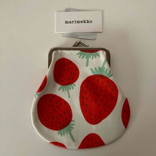 マリメッコ(marimekko)の☆ マリメッコ マンシッカ がま口ポーチ ☆イチゴ柄(ポーチ)