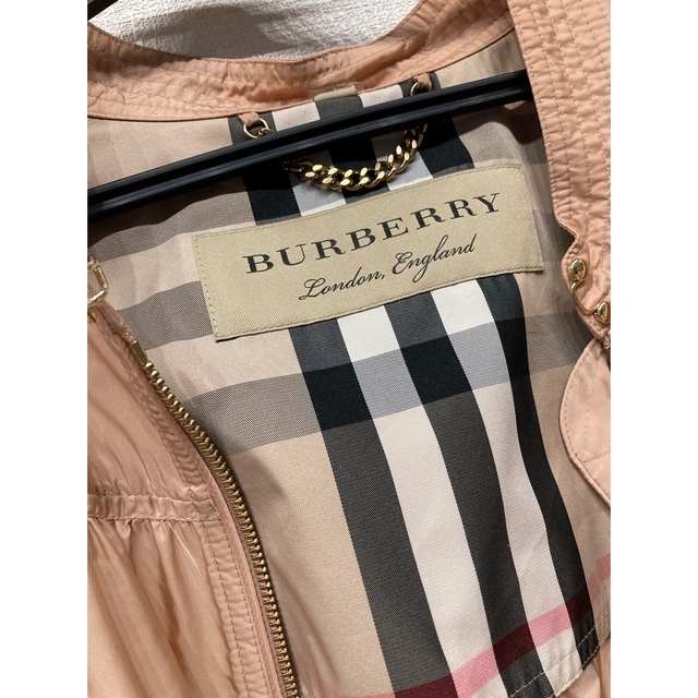 BURBERRY(バーバリー)のバーバリーロンドン　スプリングコート　ブルゾン　ピンクベージュ レディースのジャケット/アウター(スプリングコート)の商品写真