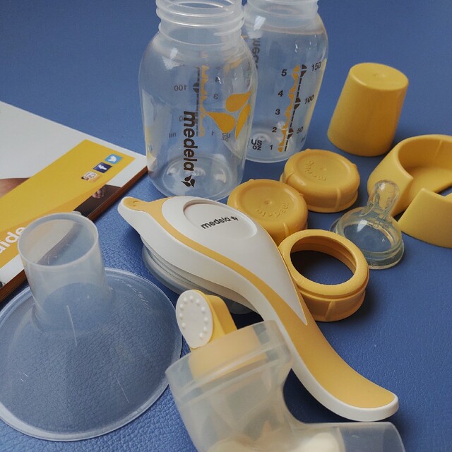 medela(メデラ)のメデラ　手動搾乳器 キッズ/ベビー/マタニティの授乳/お食事用品(その他)の商品写真