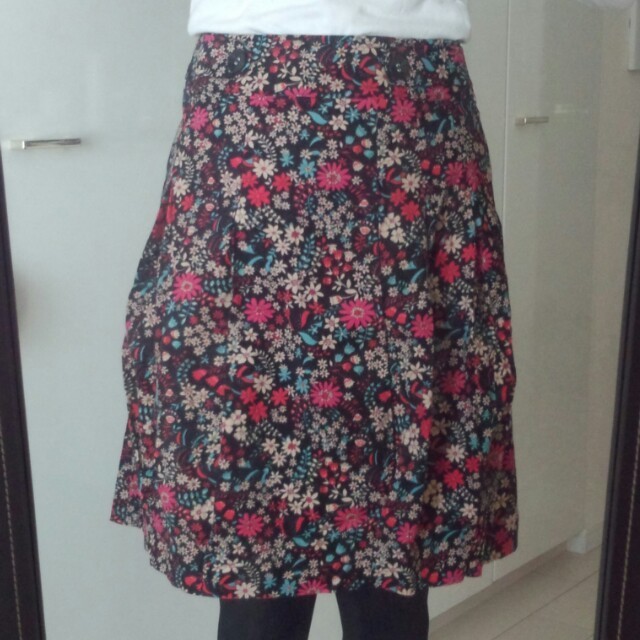 FELISSIMO(フェリシモ)の新品　コードュロイ花柄スカート　ハル様専 レディースのスカート(ひざ丈スカート)の商品写真