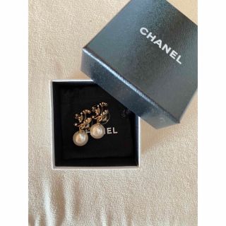 シャネル(CHANEL)のCHANEL ピアス　ココマーク　パール　ラインストーン　ブラック(ピアス)