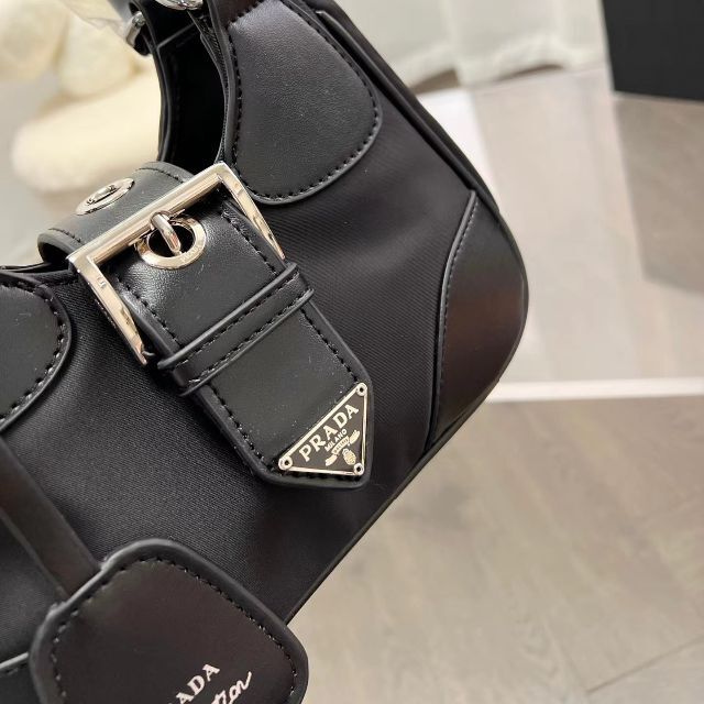 PRADA プラダ ムーン Re-Nylon xレザー バッグ