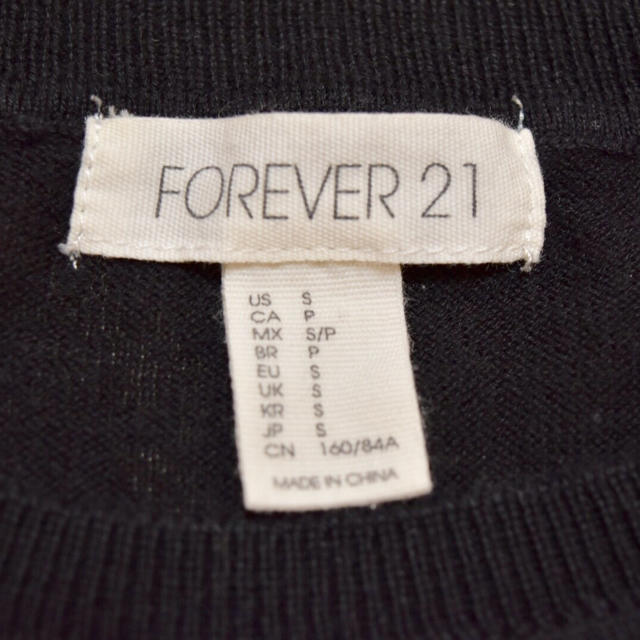 FOREVER 21(フォーエバートゥエンティーワン)のFOREVER21 ニット ブラック レディースのトップス(ニット/セーター)の商品写真
