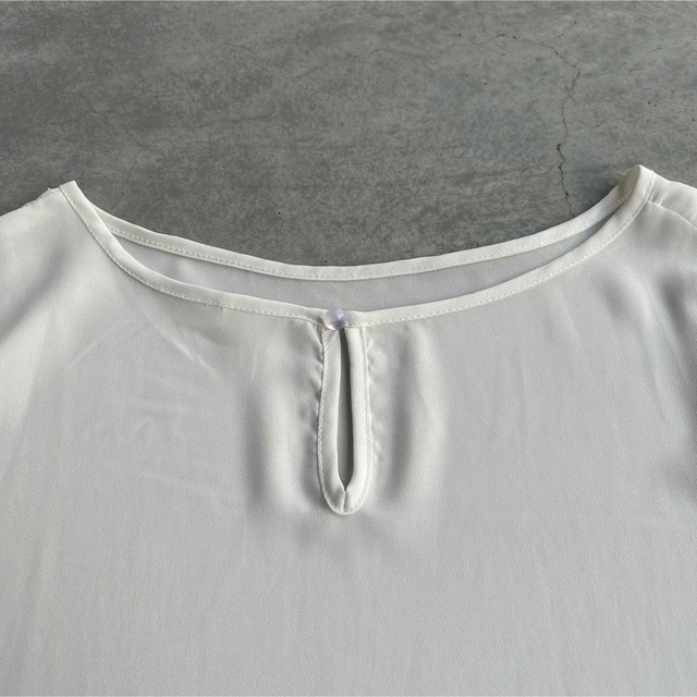 しまむら(シマムラ)のしまむら L'espoir ブラウス ホワイト 白 半袖 L レディースのトップス(シャツ/ブラウス(半袖/袖なし))の商品写真