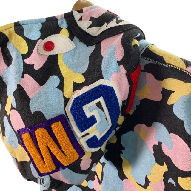 A BATHING APE(アベイシングエイプ)のアベイシングエイプ カモシャーク フルジップフーディ パーカー サイズ XL メンズのトップス(パーカー)の商品写真