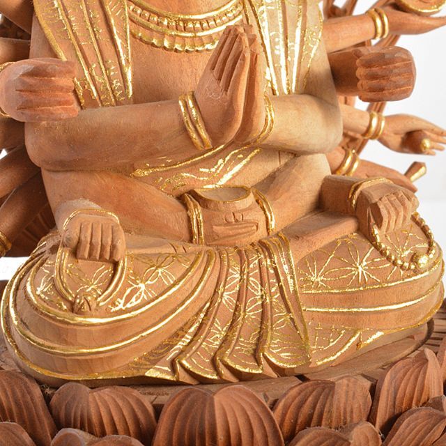 仏教美術 松園大龍作 白檀彫刻 千手観音菩薩像 仏像 置物 共箱 U 仏教美術 松園大龍作 白檀彫刻 千手観音菩薩像 仏像 置物 共箱 U