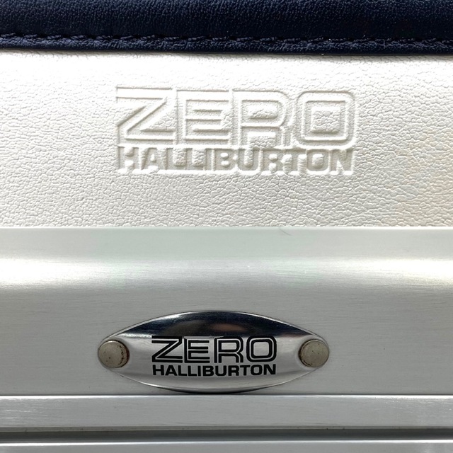 ZERO HALLIBURTON(ゼロハリバートン)のZERO HALLIBURTON ゼロハリバートン トランク ミニアタッシュケース クリアハンドル ビジネスバッグ 小さめ 鞄 かばん アルミ    シルバー シルバー金具 メンズ 定番【中古品】 インテリア/住まい/日用品の日用品/生活雑貨/旅行(旅行用品)の商品写真