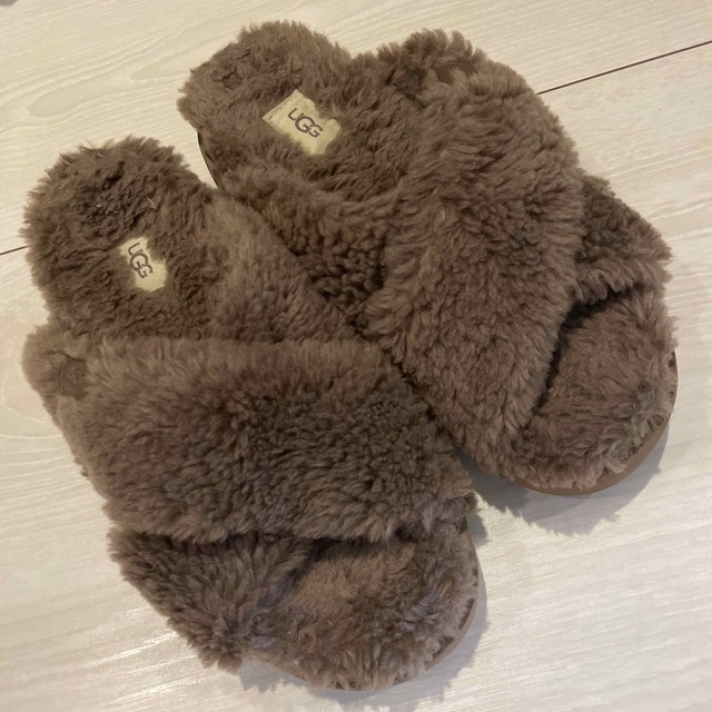 UGG ファーサンダル