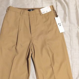 ユニクロ(UNIQLO)のユニクロ +J タックテーパードパンツ メンズ W76 新品未使用品(チノパン)