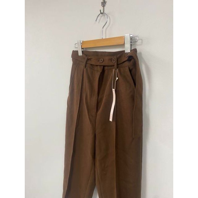 【新品タグ付き】color pin tuck straight pants レディースのパンツ(クロップドパンツ)の商品写真