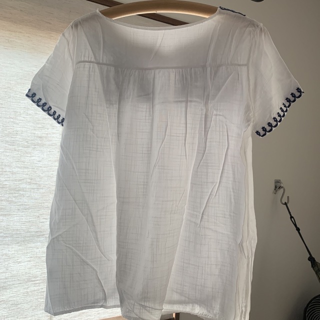 刺繍入りブラウス　半袖　Mサイズ レディースのトップス(シャツ/ブラウス(半袖/袖なし))の商品写真