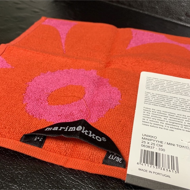 marimekko(マリメッコ)の【送料無料】marimekko マリメッコ タオルハンカチ1枚ウニッコ　レッド レディースのファッション小物(ハンカチ)の商品写真