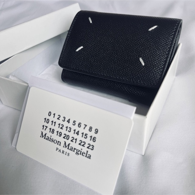 【MAISON MARGIELA】ロゴ 4本ステッチ　折りたたみ財布ファッション小物