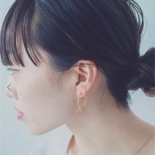 カラーイエローゴールド【18金ピアス】ete K18YG フープピアス ヘアライン加工あり