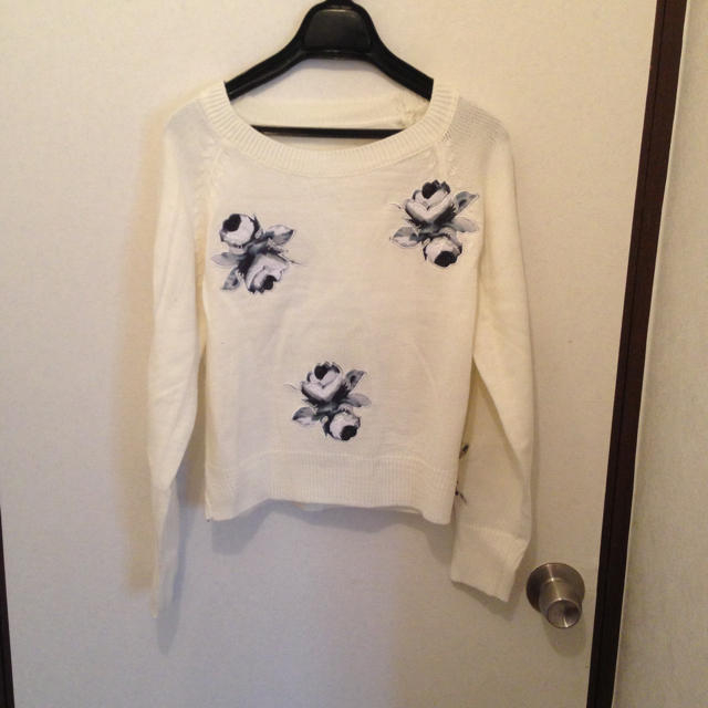 バラ刺繍 セーターの通販 by うみちゃんSHOP♡｜ラクマ