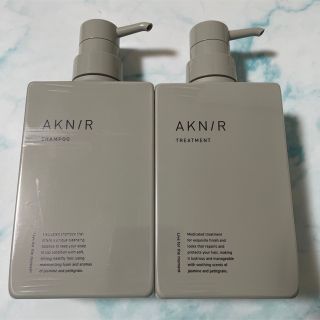 アクニー薬用ヘアシャンプー 300ml  ・薬用ヘアトリートメント 300g