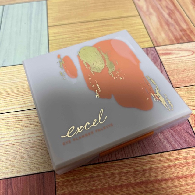 excel(エクセル)のサナ　エクセル　アイプランナーパレット　01 コスメ/美容のベースメイク/化粧品(アイシャドウ)の商品写真