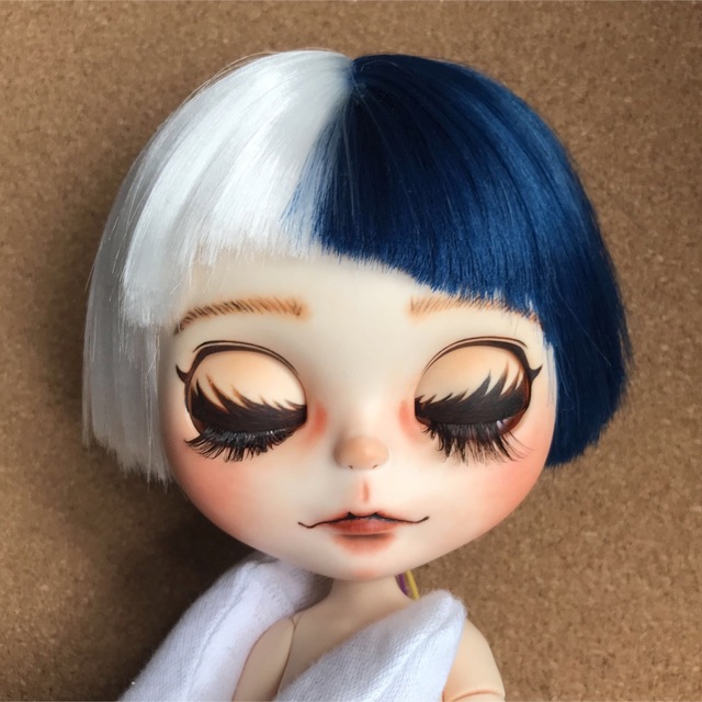 アイシードール カスタム ホワイトとディープブルーのヘアのコ-