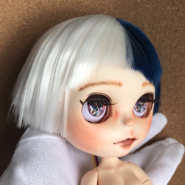 アイシードール カスタム ホワイトとディープブルーのヘアのコ-