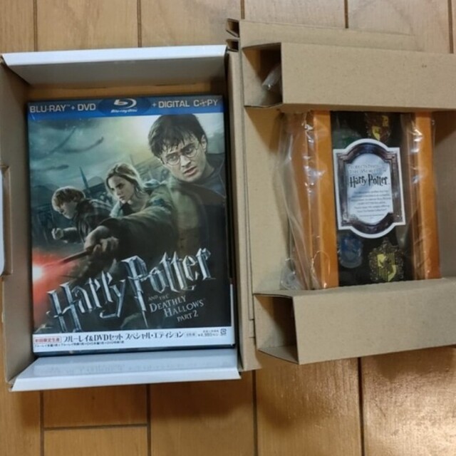 UNIVERSAL ENTERTAINMENT(ユニバーサルエンターテインメント)の◆新品◆ハリー・ポッターと死の秘宝 PART2 ブルーレイ＆DVD　ピンバッジ エンタメ/ホビーのDVD/ブルーレイ(外国映画)の商品写真