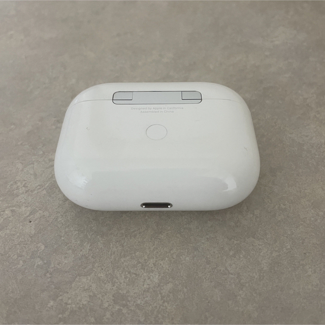 Apple(アップル)のApple AirPods Pro 充電ケース  スマホ/家電/カメラのオーディオ機器(ヘッドフォン/イヤフォン)の商品写真