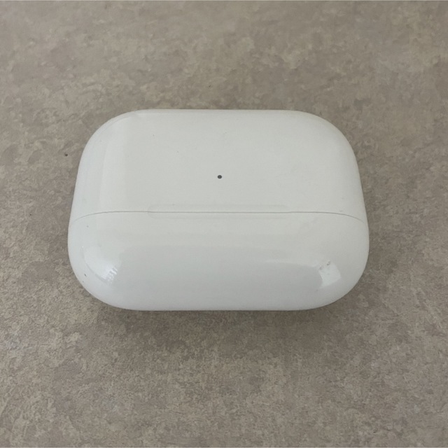 Apple(アップル)のApple AirPods Pro 充電ケース  スマホ/家電/カメラのオーディオ機器(ヘッドフォン/イヤフォン)の商品写真