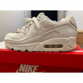 NIKE - NIKE AIR MAX 90 white 美品の通販 by d(゚ε゚*s shop|ナイキ ...