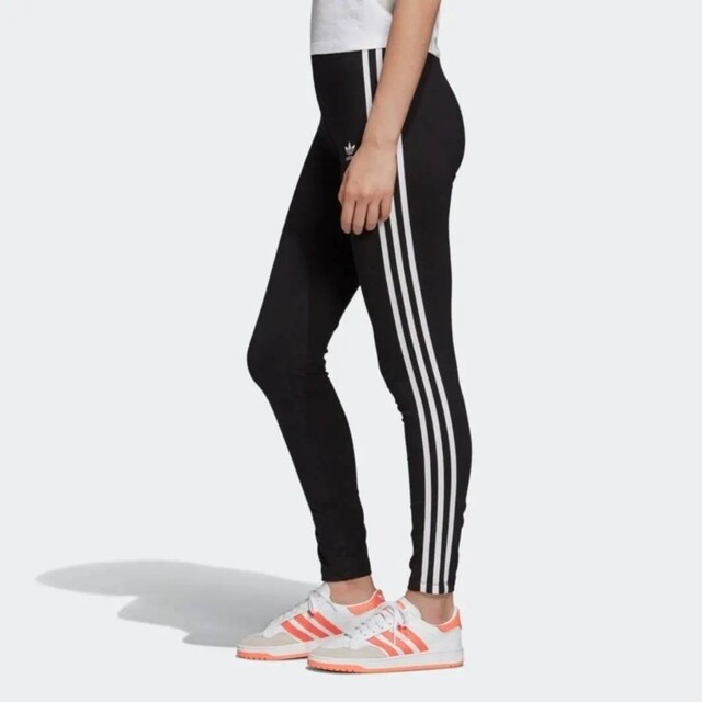 adidas(アディダス)の新品　アディダス　レディース　上下セット　Mサイズ　春　夏　白Tシャツ　レギパン レディースのトップス(その他)の商品写真