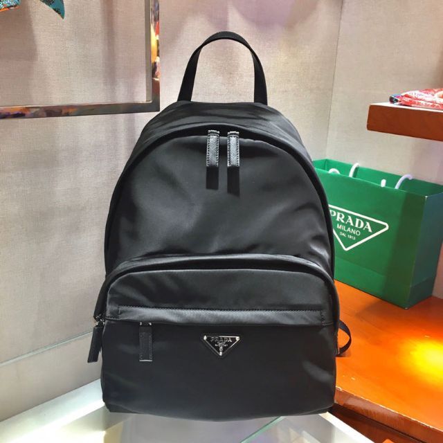 PRADA  プラダ　リュック／バックパック　未使用　美品