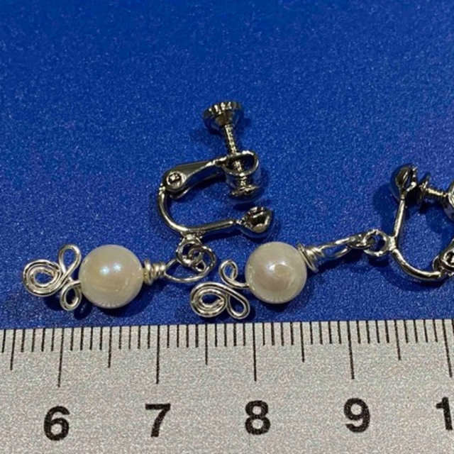 最終値下げ❣️  No.6  あこや真珠のイヤリング 　ホワイト ハンドメイドのアクセサリー(イヤリング)の商品写真