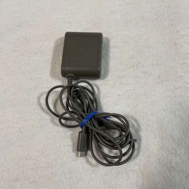 ニンテンドーDS(ニンテンドーDS)のニンテンドーDSライト　純正ACアダプター　USG-002 充電器　DSLITE エンタメ/ホビーのゲームソフト/ゲーム機本体(携帯用ゲーム機本体)の商品写真
