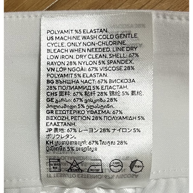 H&M(エイチアンドエム)のH&M 白ミニスカート レディースのスカート(ミニスカート)の商品写真