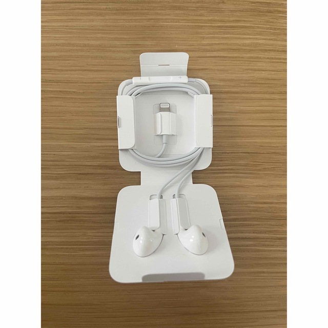 Apple(アップル)のEarPods スマホ/家電/カメラのオーディオ機器(ヘッドフォン/イヤフォン)の商品写真