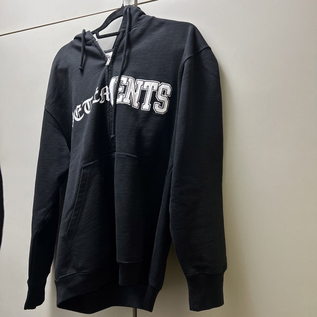 半額SALE☆ VETEMENTS メタルパーカー vetements - パーカー