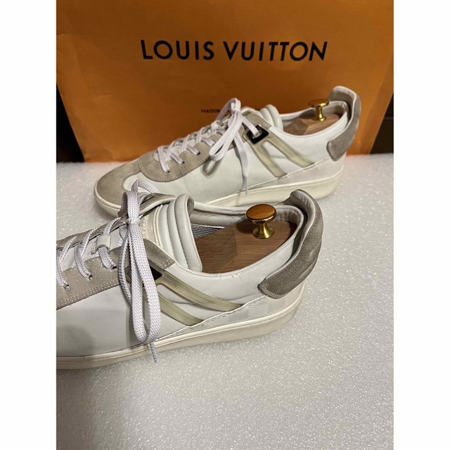 LOUIS VUITTON(ルイヴィトン)の★人気★ ヴィトン ホワイト スニーカー レザー スエード サイズ 8 27cm メンズの靴/シューズ(スニーカー)の商品写真