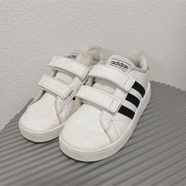 adidas(アディダス)のadidas アディダス シューズ 子供靴  キッズ/ベビー/マタニティのキッズ靴/シューズ(15cm~)(スニーカー)の商品写真