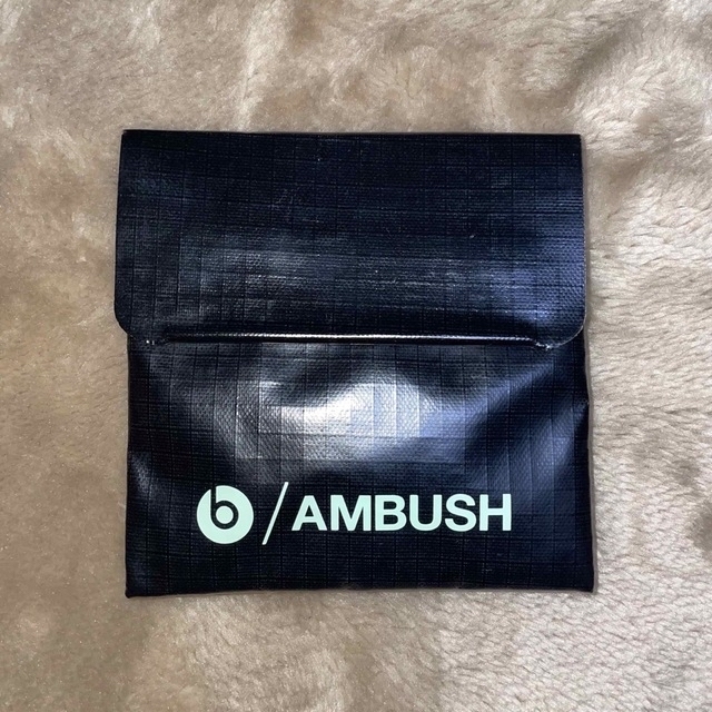 AMBUSH(アンブッシュ)のアンブッシュ　ビーツ　イヤホン スマホ/家電/カメラのオーディオ機器(ヘッドフォン/イヤフォン)の商品写真