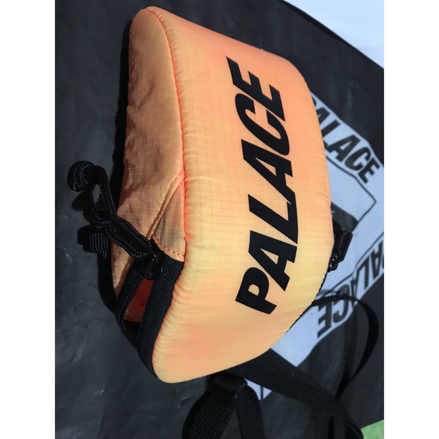 PALACE(パレス)のPALACE パレスSling Sack メンズのバッグ(ショルダーバッグ)の商品写真