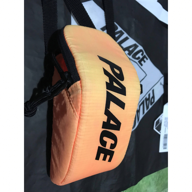 PALACE(パレス)のPALACE パレスSling Sack メンズのバッグ(ショルダーバッグ)の商品写真