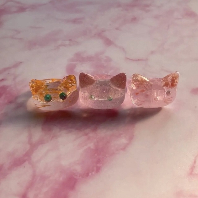 ★handmade★キラキラ ピンク  猫 ねこ ネコ リング 指輪 レジン 花 ハンドメイドのアクセサリー(リング)の商品写真