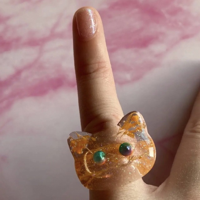 ★handmade★キラキラ オレンジ 猫 ねこ ネコ リング 指輪 レジン 花 ハンドメイドのアクセサリー(リング)の商品写真