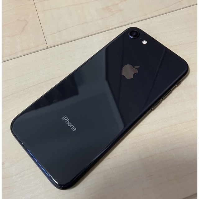 iPhone(アイフォーン)の本日限定値下げ　iPhone8本体　64GB 動作良好 スマホ/家電/カメラのスマートフォン/携帯電話(スマートフォン本体)の商品写真